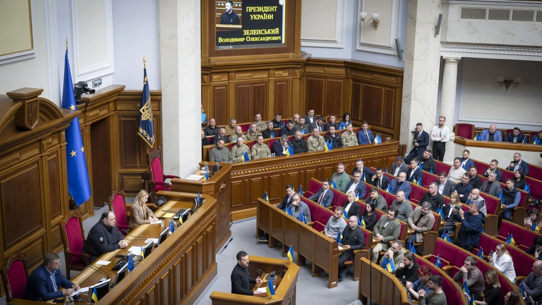 Novi skandal korupcije u Kijevu, izbio nakon odlaska Zelenskog u SAD. Pretresi u ukrajinskom parlamentu