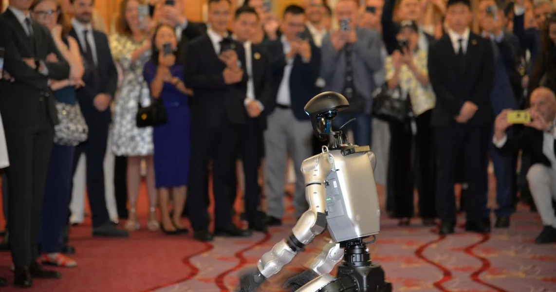 Kina proslavila 77. rođendan u Zagrebu: Tonka, prvi hrvatski humanoidni robot, prevodila govor veleposlaniku
