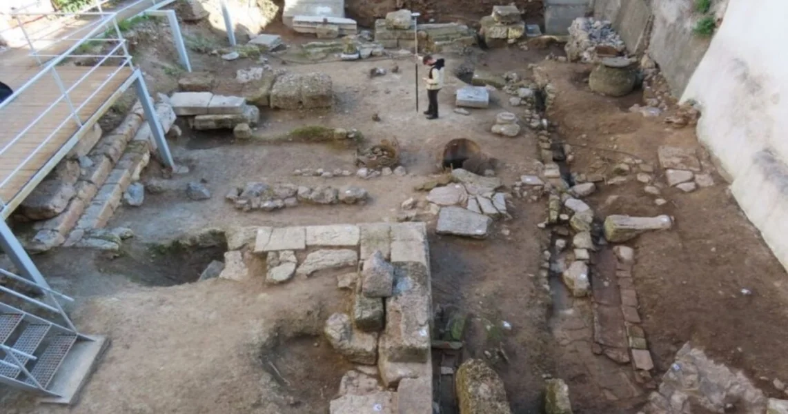 Kuća Kokovića: Arheološki ostaci u dvorištu "Antonaki i Eleni"