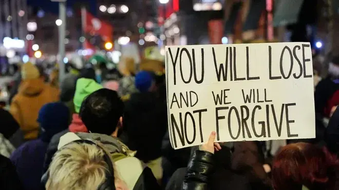 Nastavljaju proteste protiv ubistva žene od agenata ICE u SAD, studenti su se priključili demonstracijama