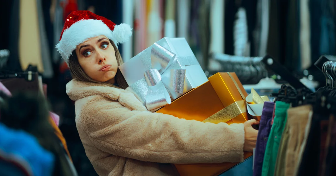 Kako da se oslobodiš od božićnih poklona koji ti se ne dopadaju, a da niko ne sazna. Saveti stručnjaka.