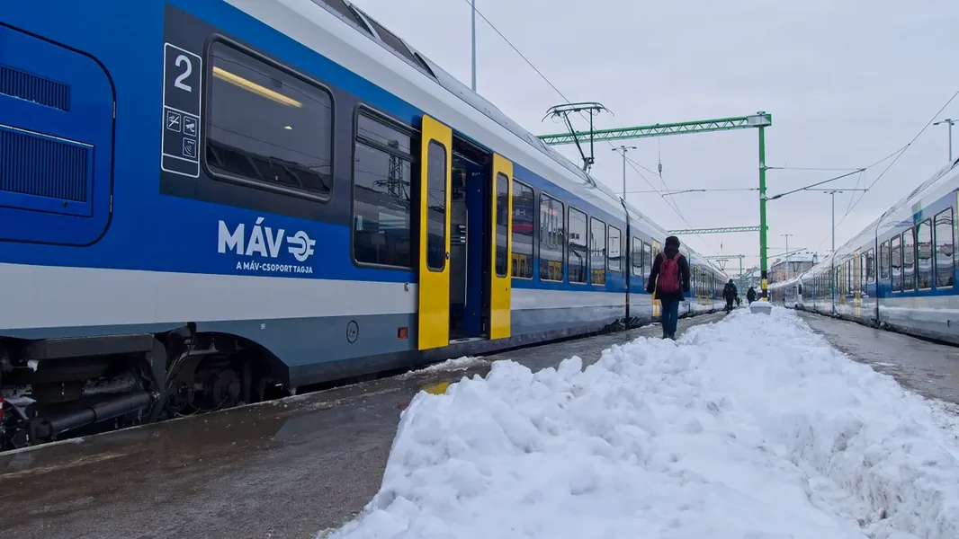 Polomljena šina usled mraza kod Tata, treba očekivati kašnjenja - ORIGO