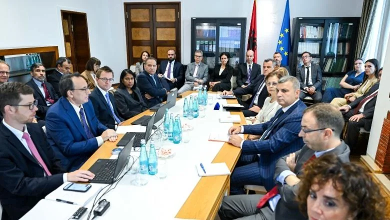 FMN i Svjetska banka ocenjuju albanski finansijski sistem pozitvno, zdravije institucije i modernizovanu platnu infrastrukturu (VIDEO) - Shqiptarja.com