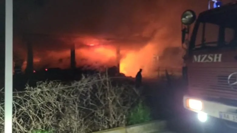 Zapaljena je kuća u izgradnji u Elbasanu, u njoj se čuvala hrana za stoku (VIDEO)