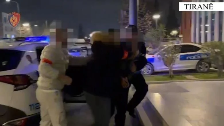 U potrazi za kradom i nasiljem u porodici, tri osobe uhapšene u Tirani (VIDEO) - Shqiptarja.com