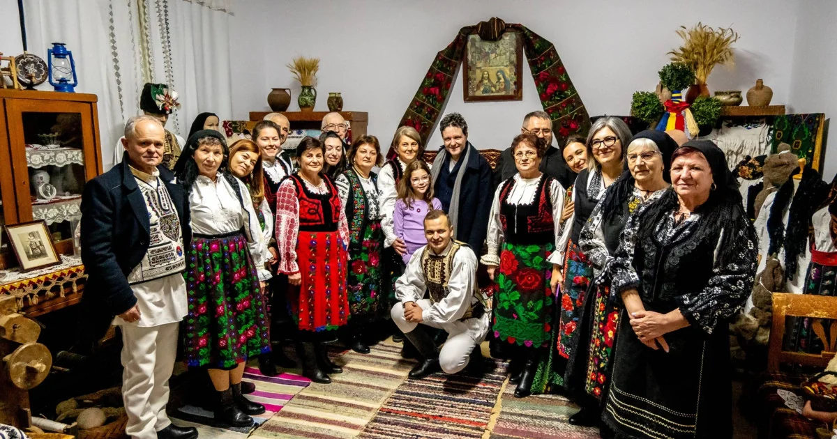 Nicušor Dan je proveo večer Božića u selu svojih baka i deka. Kako su ga meštani dočekali?