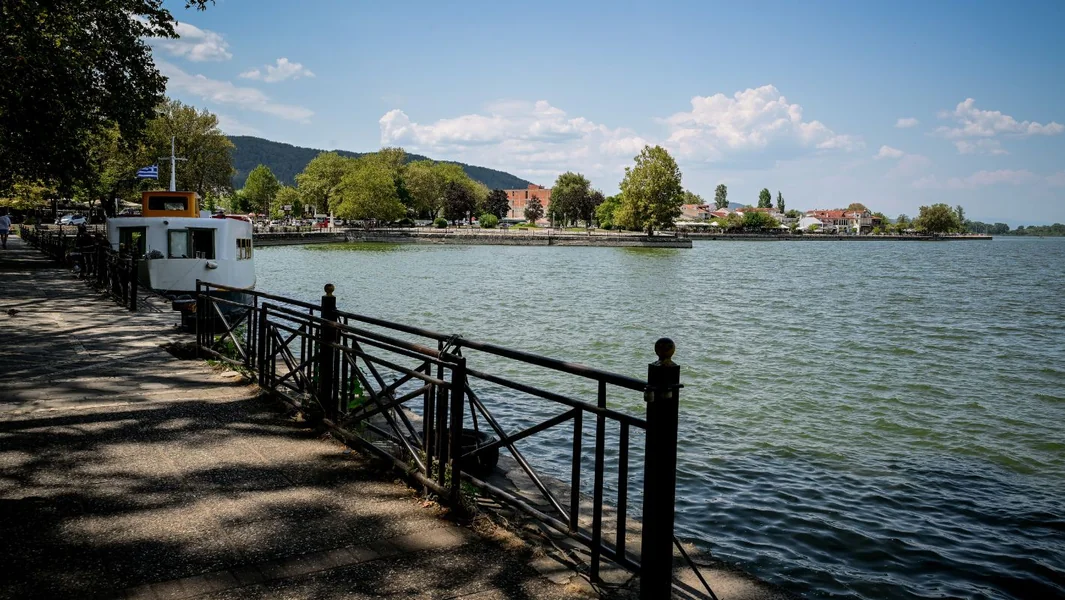 Ioannina: Žena pala u jezero Pamvotida – Prolaznik ju je pronašao – Documento