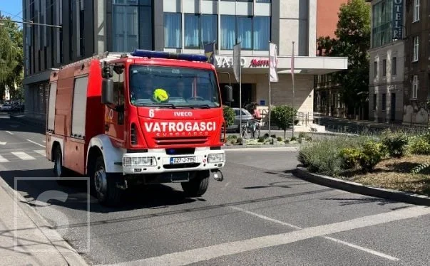 Požar na Stupu: Gorio podhodnik, intervenisali vatrogasci