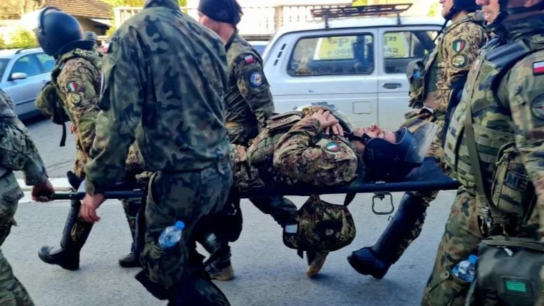 Sumnjicen za napad na pripadnike KFOR-a i policije, uhapsen je jedan muskarac na Kosovu! Dogadjaj iz 2023. godine ostavio je ranjenih 90 vojnika KFOR-a u Zvecanu.