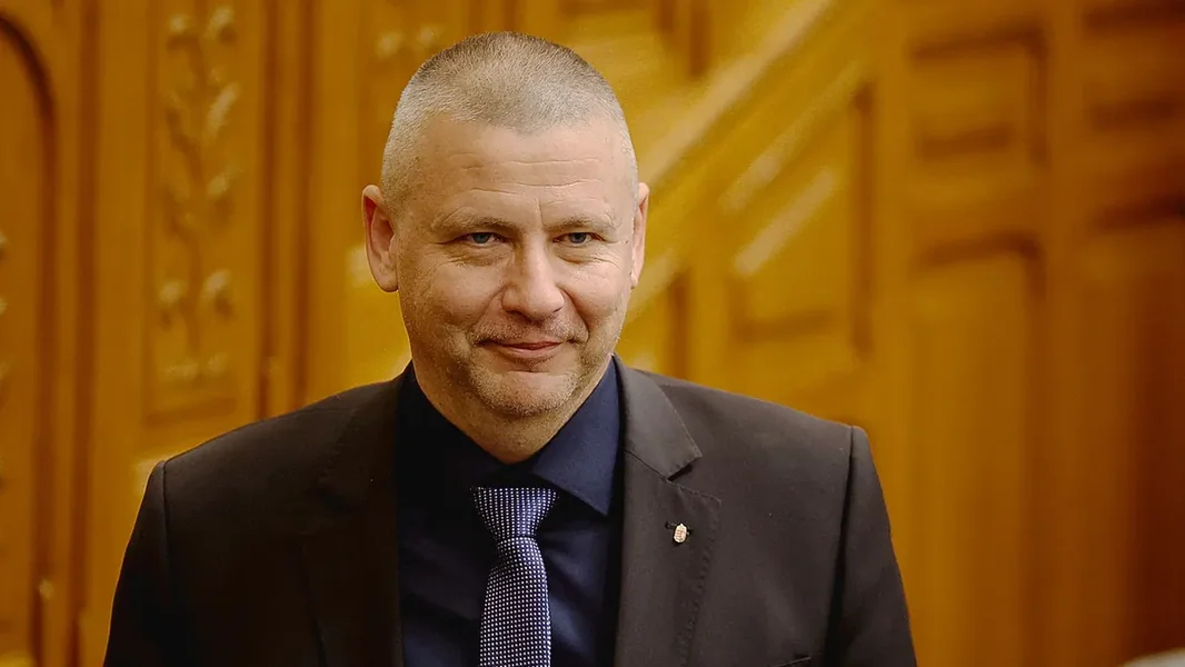 Stotinu puta skuplje preplaćivanje i 300 hiljada forinti po satu: milioni lete oko vile Ruszin-Szendi Romulusza - ORIGO