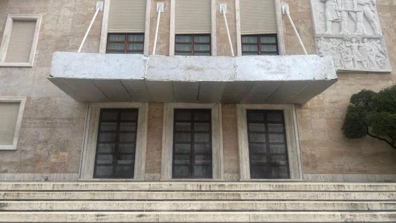 IMENA/ Vlada dodeljuje posebne penzije poznatim umetnicima i sportistima