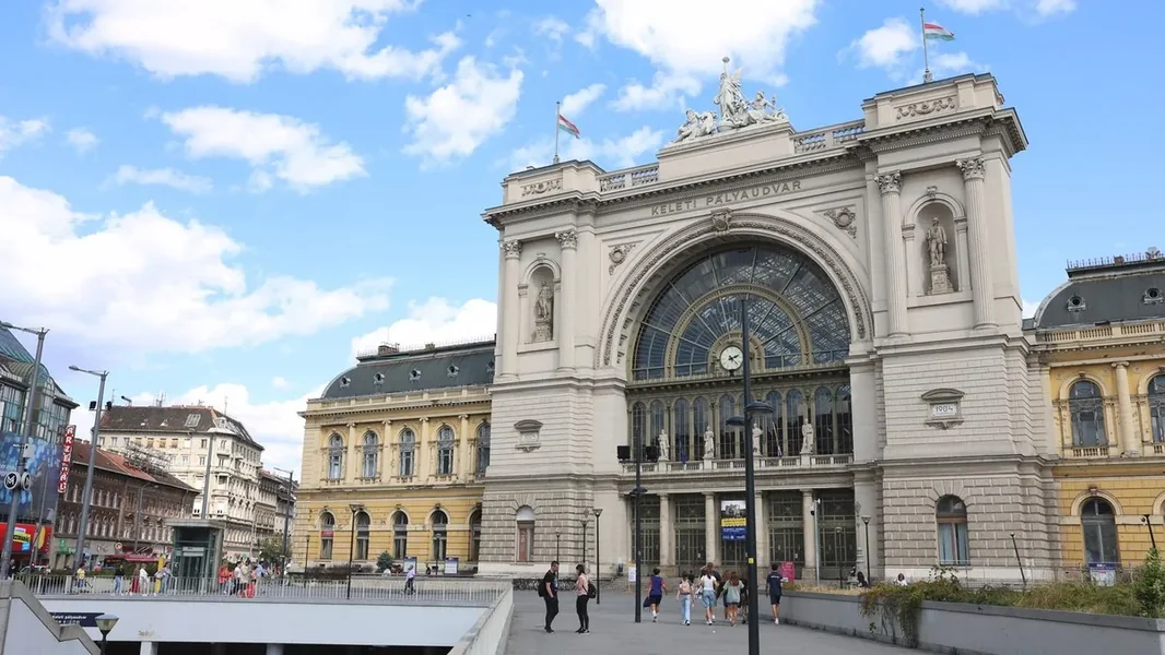 Kaos na Keleti železničkoj stanici, više vozova ne saobraćaju – prikazujemo promene