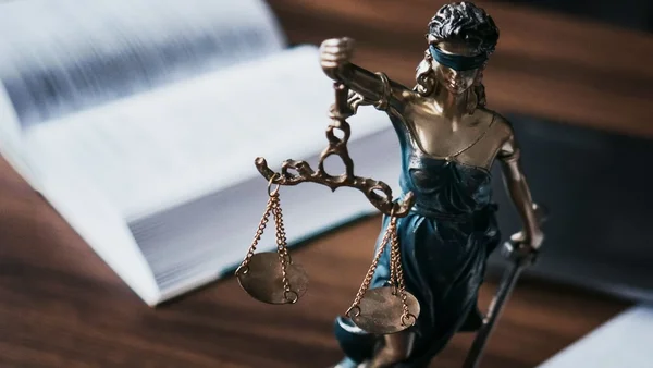 Zakon i pravda - Documento