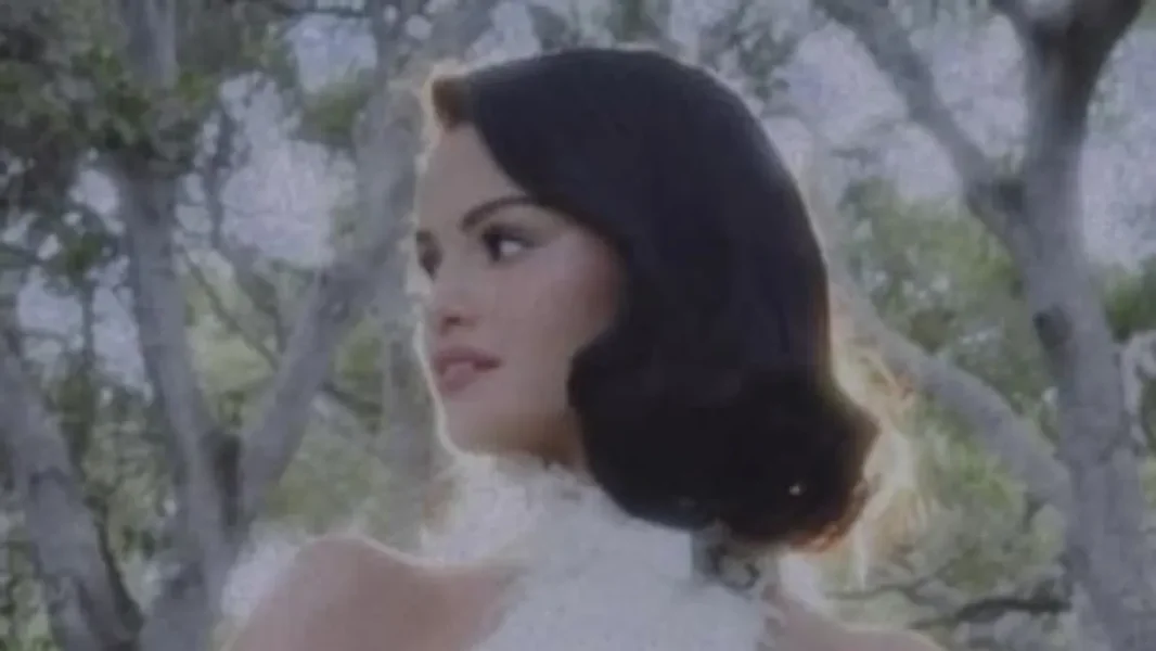 Nećete verovati! – Selena Gomez skinula je sve svoje inhibicije